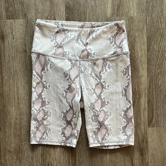 Varley Pants - Varley Albury Champagne Snake Biker Shorts Size Small High Rise Supportive